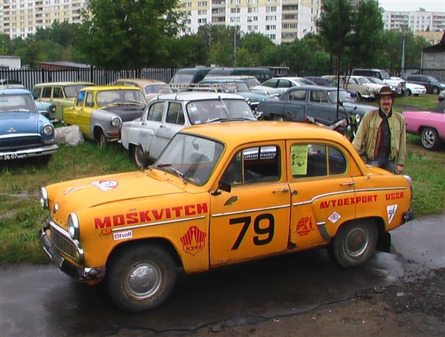 Гудков Геннадий - координатор клуба Москвич-Ретро со своим Москвич-407