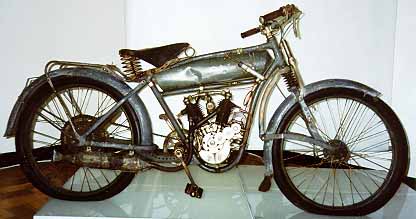 Пежо 1914г. Д. Ломакова - самый старинный  мотоциклв в Мото-Ретро